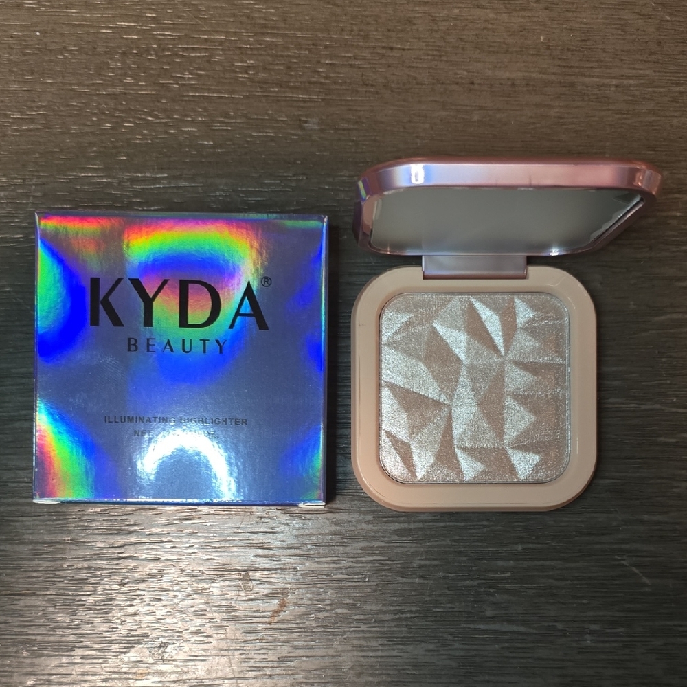 2 FOR $20. Kyda Beauty "Dawn Glow" Illuminating Highlighter